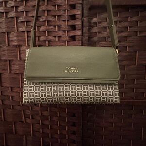 BNWT Tommy Hilfiger Olive and Gray Crossbody Bag